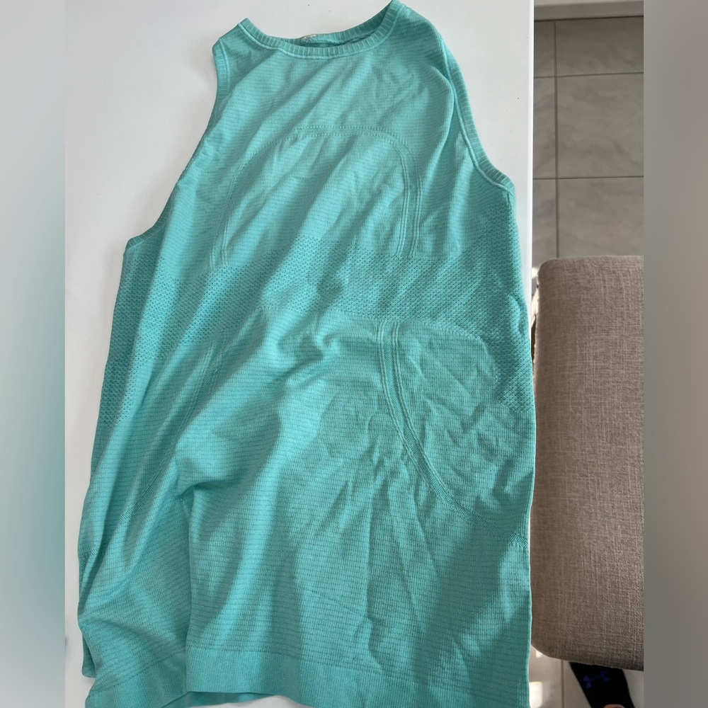 Lulu lemon size 4 aqua workout top